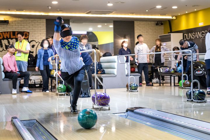 [수원=뉴시스] 시각장애인 볼링B1 여자부 경기 장면. (사진=한국시각장애인스포츠연맹 제공) 2025.08.17. photo@newsis.com *재판매 및 DB 금지