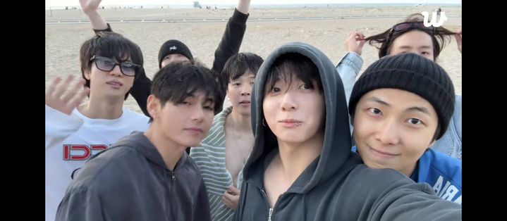 [서울=뉴시스] 방탄소년단. (사진 = 위버스 라이브 캡처) 2025.08.17. photo@newsis.com *재판매 및 DB 금지