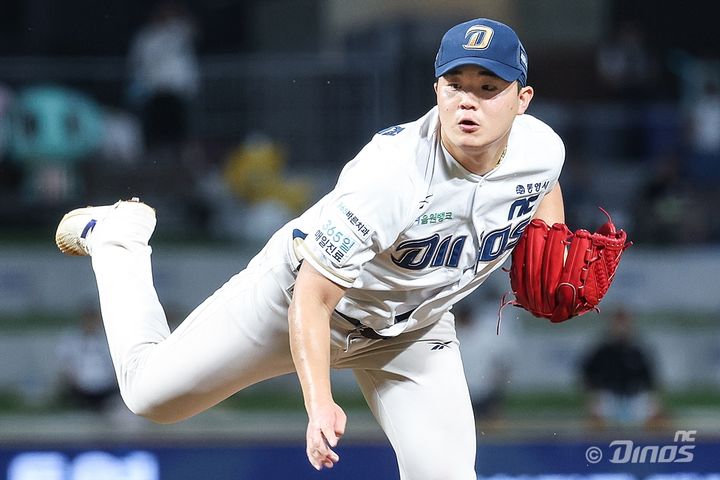 [서울=뉴시스] 김녹원이 5일 창원NC파크에서 열린 2025 신한 쏠뱅크 KBO리그 키움 히어로즈와의 경기에 불펜 등판해 공을 던지고 있다. (사진=NC 다이노스 제공) 2025.08.05. *재판매 및 DB 금지