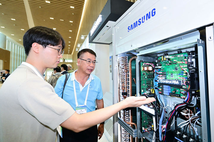 [서울=뉴시스] 추상철 기자 = 삼성전자는 지난 15일부터 16일까지 경기 수원시 수원컨벤션센터에서 열린 아시아 공조 콘퍼런스 'ASHRAE Region XIII Chapters Regional Conference 2025'에서 다양한 HVAC 솔루션을 선보였다고 17일 밝혔다. (사진= 삼성전자 제공) 2025.08.17. photo@newsis.com *재판매 및 DB 금지