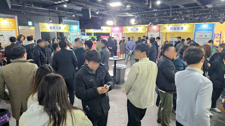 [서울=뉴시스] CU는 전국 가맹점주를 대상으로 하반기 편의점 트렌드와 상품 운영 전략을 공유하는 '2025 하반기 상품 컨벤션'을 연다고 18일 밝혔다.(사진=BGF리테일 제공) *재판매 및 DB 금지