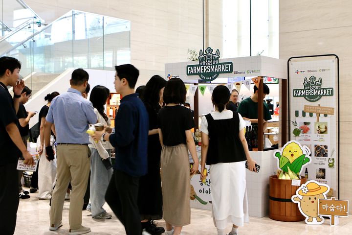 [서울=뉴시스] CJ프레시웨이 맛남상생 캠페인_강원상생마켓 현장.(사진=CJ프레시웨이 제공) *재판매 및 DB 금지