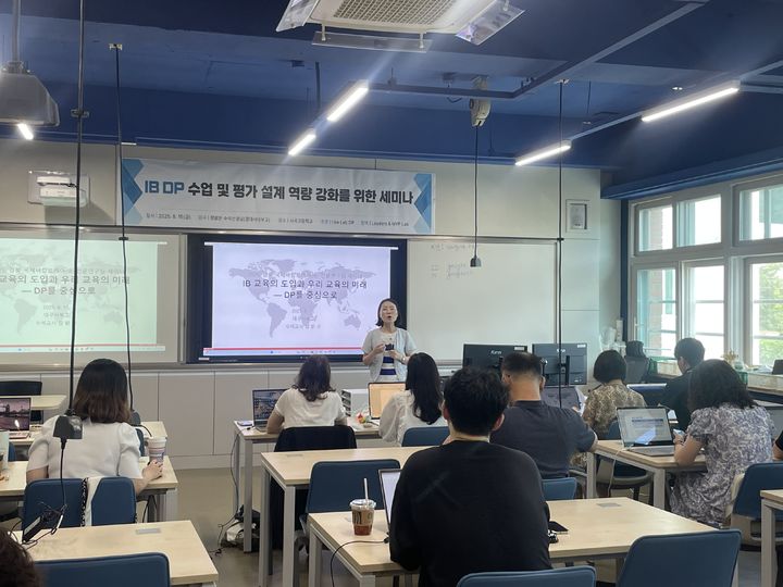 [안동=뉴시스] 지난 15일 구미 사곡고에서 열린 'I be Lab 세미나'. (사진=경북교육청 제공) 2025.08.18. photo@newsis.com *재판매 및 DB 금지