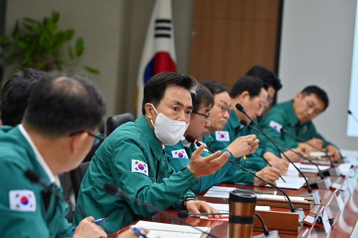 [홍성=뉴시스] 김태흠 충남도지사가 18일 올해 을지훈련 최초상황보고회에서 모두발언을 하고 있다. (사진=충남도 제공) 2025.08.18. photo@newsis.com *재판매 및 DB 금지