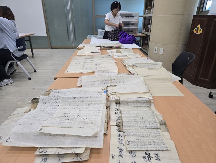  [의성=뉴시스] 안동권씨 행정 권식 선생 문중이 의성조문국박물관에 기탁한 유물 (사진=의성군 제공) 2025.08.18. photo@newsis.com *재판매 및 DB 금지