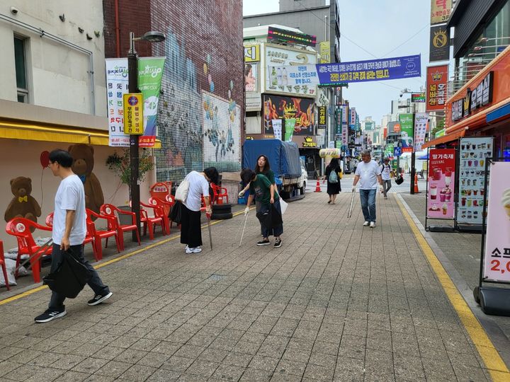 [대전=뉴시스] 지난 8일부터 16일까지 원도심 일원에서 열린 '대전 0시 축제'가 전년도에 이어 쓰레기 없는 깨끗한 축제로 마무리됐다. (사진=대전시 제공) 2025.08.18. photo@newsis.com *재판매 및 DB 금지