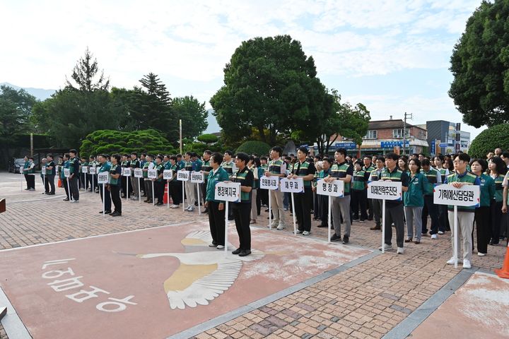 [창녕=뉴시스] 창녕군청 광장에서 을지연습 비상소집훈련을 하고 있다. (사진= 창녕군 제공) 2025.08.18. photo@newsis.com *재판매 및 DB 금지