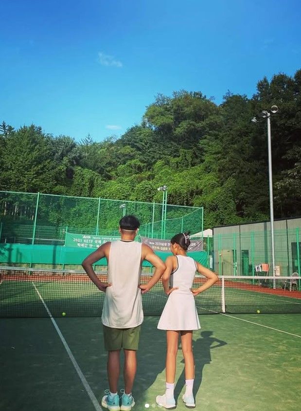 [서울=뉴시스] 가수 윤종신이 딸과의 일상을 공개했다. (사진=윤종신 인스타그램 캡처) 2025.08.18. photo@newsis.com *재판매 및 DB 금지