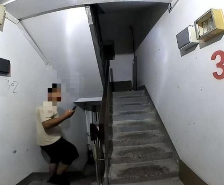 [뉴시스] 중국에서 샤오미의 스마트 도어락이 배달원의 얼굴을 집주인으로 잘못 인식해 문을 열어주는 사고가 발생했다. (사진 = 중화망 캡처) 2025.08.18. *재판매 및 DB 금지