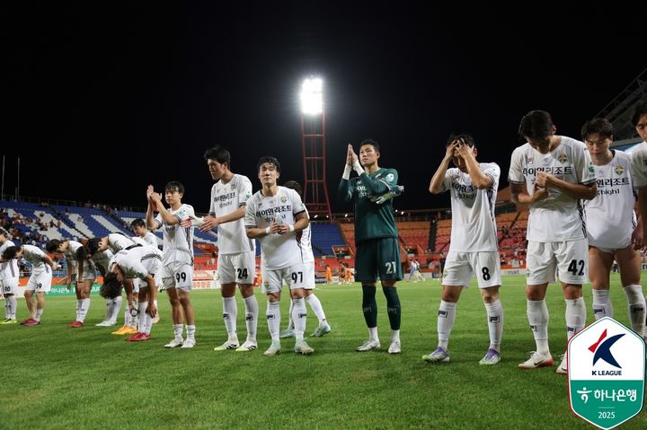 [서울=뉴시스] 프로축구 K리그1 강원FC. (사진=한국프로축구연맹 제공) *재판매 및 DB 금지