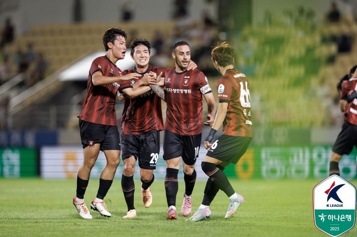 [서울=뉴시스] 프로축구 K리그2 부천FC1995. (사진=한국프로축구연맹 제공) *재판매 및 DB 금지