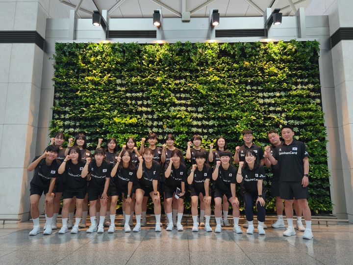 [서울=뉴시스] 한국 여자 주니어(19세 이하·U-19) 핸드볼 대표팀, 제18회 아시아 여자주니어선수권대회 참가 위해 18일 우즈베키스탄으로 출국. (사진=대한핸드볼협회 제공) *재판매 및 DB 금지