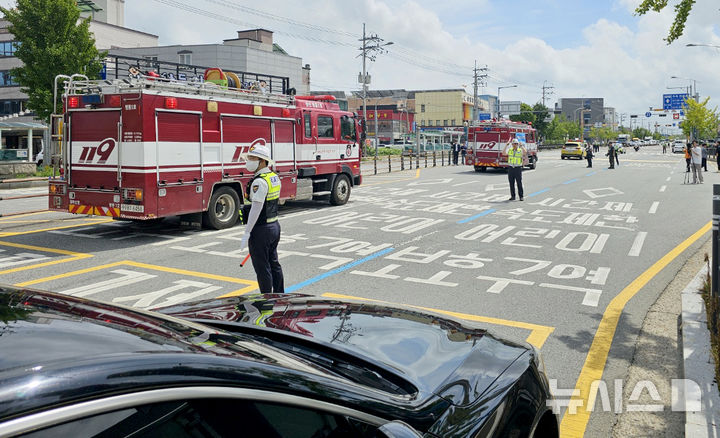 [광주=뉴시스] 광주시 소방차량 길터주기 훈련. (사진=광주시청 제공). photo@newsis.com *재판매 및 DB 금지