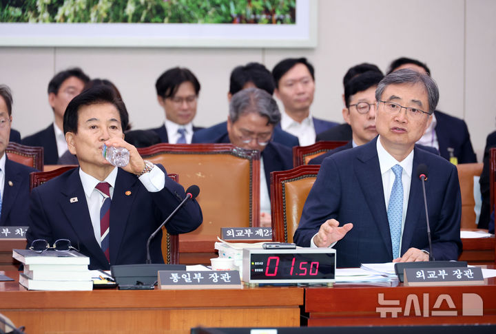 [서울=뉴시스] 고승민 기자 = 조현 외교부 장관이 18일 서울 여의도 국회에서 열린 외교통일위원회 전체회의에서 의원 질의에 답하고 있다. 2025.08.18. kkssmm99@newsis.com