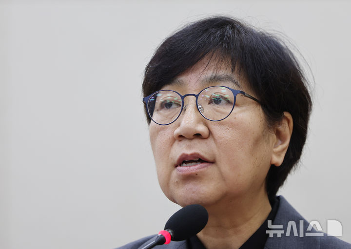 [서울=뉴시스] 김명년 기자 = 정은경 보건복지부 장관이 18일 오후 서울 여의도 국회 보건복지위원회 전체회의에서 제안설명하고 있다. 2025.08.18. kmn@newsis.com