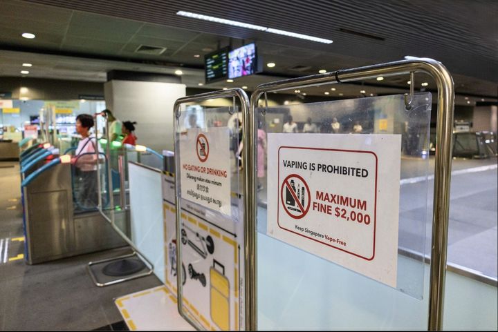 [뉴시스] 싱가포르가 전자담배 제재 위반 시 최소 1년 이상의 징역형 등 보다 강력한 처벌을 내릴 방침이다. (사진=SMRT 페이스북 갈무리) 2025.08.19 *재판매 및 DB 금지