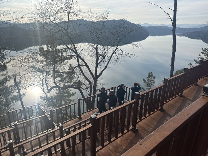 [진주=뉴시스]진주시, ‘진양호 노을전망 데크로드’ 연내 개통.(사진=진주시 제공).2025.08.19.photo@newsis.com *재판매 및 DB 금지