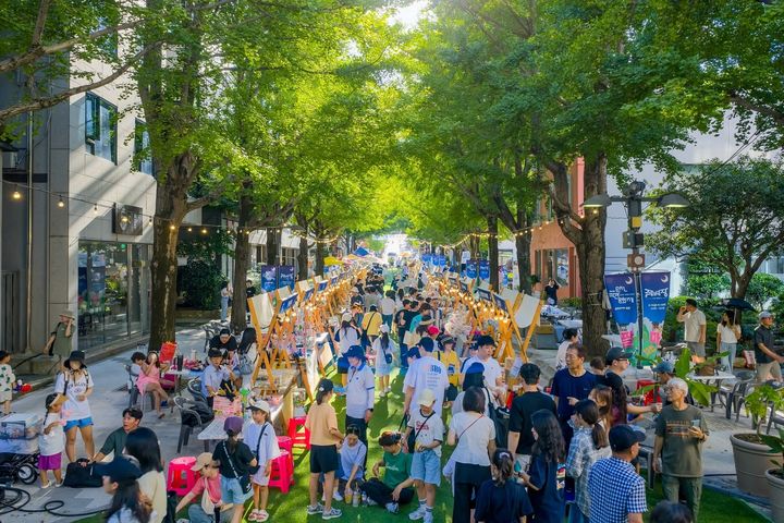 [순천=뉴시스] 전남 순천시 문화의 거리에서 팔마문화제가 열리고 있다. (사진=순천시 제공) 2025.08.19. photo@newsis.com *재판매 및 DB 금지