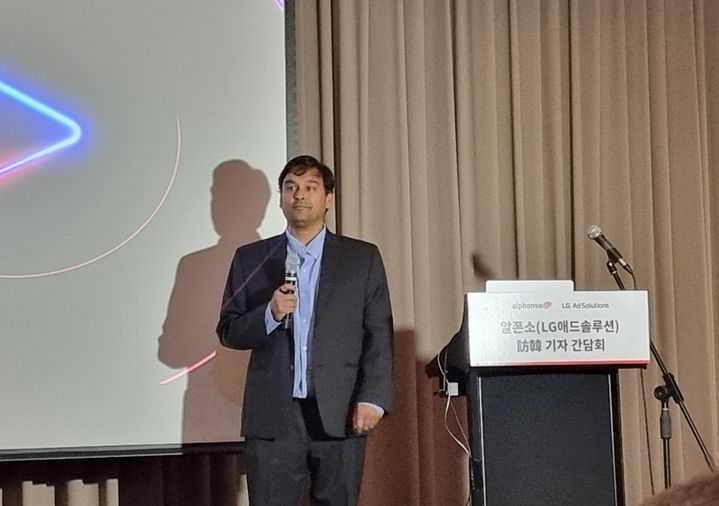 [서울=뉴시스]이지용 기자 = 아시시 초디아 알폰소 창립자가 19일 오전 서울 여의도 콘래드 호텔에서 열린 기자간담회에서 발표하고 있다. 2025.08.19. leejy5223@newsis.com *재판매 및 DB 금지