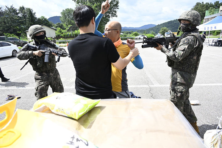 [평창=뉴시스] 올해 을지연습 실제 훈련 모습. (사진=평창군 제공) 2025.08.19. photo@newsis.com *재판매 및 DB 금지