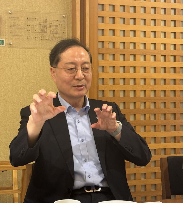 [대전=뉴시스] 강대임 과학기술연합대학원대학교(UST) 총장이 19일 기자들과 간담회를 갖고 있다. (사진=UST 제공) 2025.08.19. photo@newsis.com *재판매 및 DB 금지