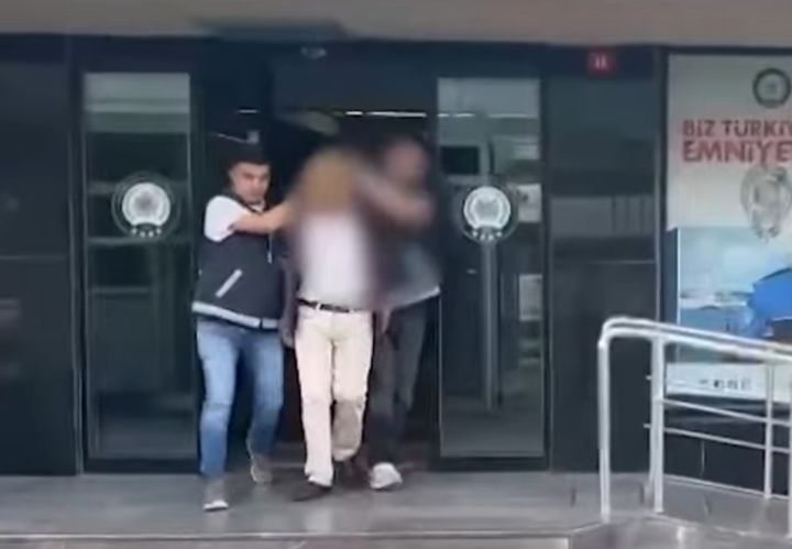 [뉴시스] 튀르키예 여행객 한국인 여성을 거리에서 성추행하고 희롱한 70대 현지 남성이 징역 4년을 선고받았다. (사진 = '하베르튀르크 TV' 유튜브 캡처) 2025.08.19. *재판매 및 DB 금지