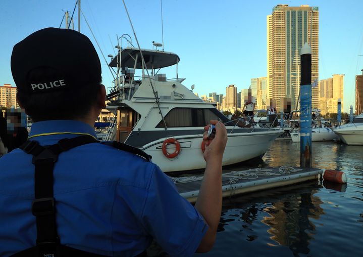 [부산=뉴시스] 부산해양경찰서는 광복절 연휴 기간 마리나선박을 대상으로 한 검문검색을 실시하고 있다. (사진=부산해경 제공) 2025.08.19. photo@newsis.com *재판매 및 DB 금지