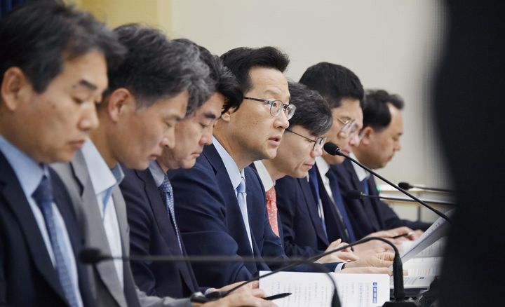 [서울=뉴시스] 윤인대 기획재정부 차관보가 19일 오전 세종시 정부세종청사에서 열린 '새정부 경제성장전략 상세 브리핑'에서 주요내용을 발표하고 있다. (사진=기획재정부 제공) 2025.08.22. photo@newsis.com *재판매 및 DB 금지