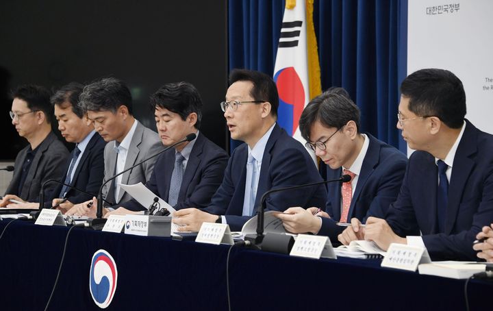 [서울=뉴시스] 윤인대 기획재정부 차관보가 19일 오전 세종시 정부세종청사에서 열린 '새정부 경제성장전략 상세 브리핑'에서 주요내용을 발표하고 있다. (사진=기획재정부 제공) 2025.08.22. photo@newsis.com *재판매 및 DB 금지