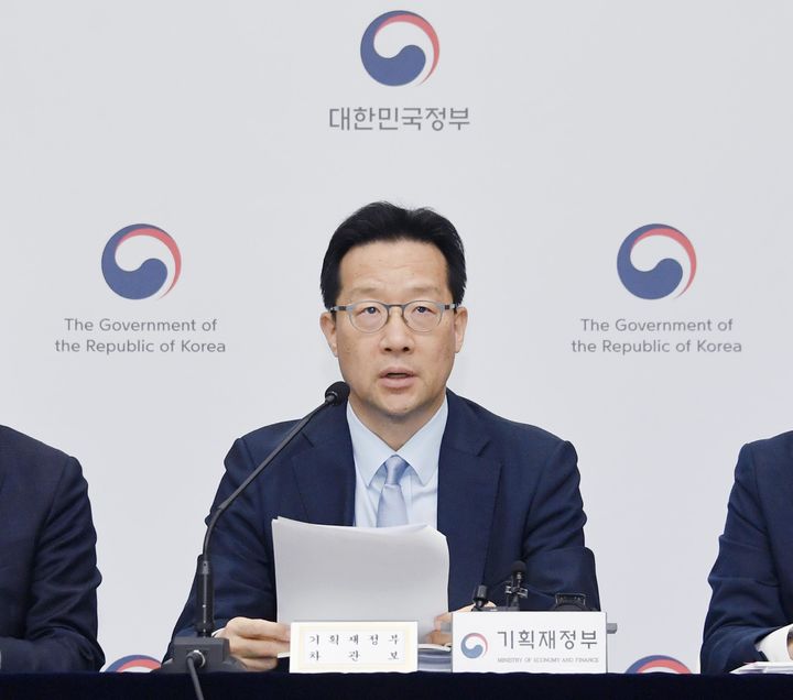 [서울=뉴시스] 윤인대 기획재정부 차관보가 지난 19일 오전 세종시 정부세종청사에서 열린 '새정부 경제성장전략 상세 브리핑'에서 주요내용을 발표하고 있다. (사진=기획재정부 제공) 2025.08.22. photo@newsis.com *재판매 및 DB 금지