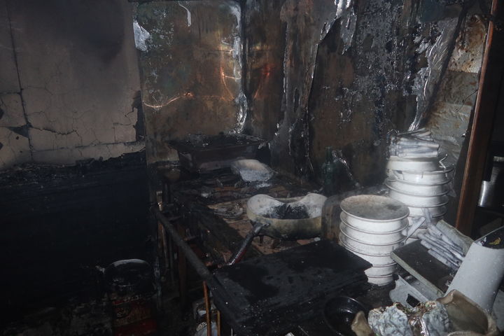 [부산=뉴시스] 19일 오후 부산 부산진구의 한 식당에서 불이 났다. (사진=부산소방재난본부 제공) 2025.08.20. photo@newsis.com *재판매 및 DB 금지