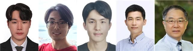 [서울=뉴시스] (왼쪽부터) 남상우 연구원(제1저자), 안한열 박사과정 학생(공동저자), 박현수 석사과정 학생(공동저자), 장영준 교수(공동저자), 한문섭 교수(교신저자). (사진=서울시립대 제공) 2025.08.20. photo@newsis.com *재판매 및 DB 금지