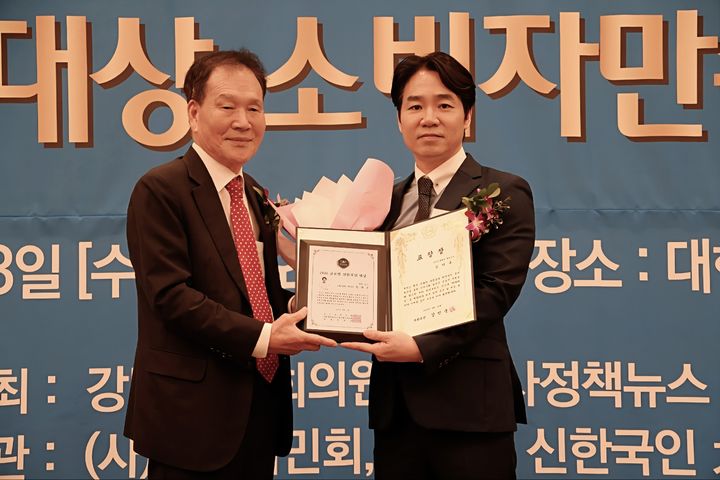 (좌)김상덕 국제한인경제협력회 이사장, 김덕규 제론셀베인 대표. (사진=제론셀베인 제공) *재판매 및 DB 금지