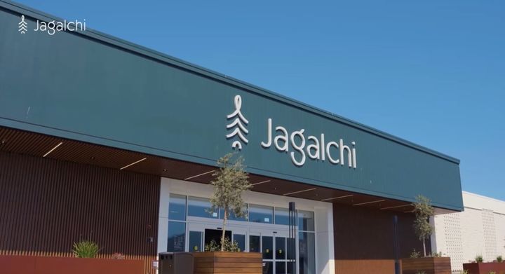 [서울=뉴시스] 미국 캘리포니아주 데일리 시티에 위치한 농심 그룹 계열사 메가마트의 '자갈치(Jagalchi)' 매장의 모습(사진=자갈치 인스타그램 캡처) *재판매 및 DB 금지