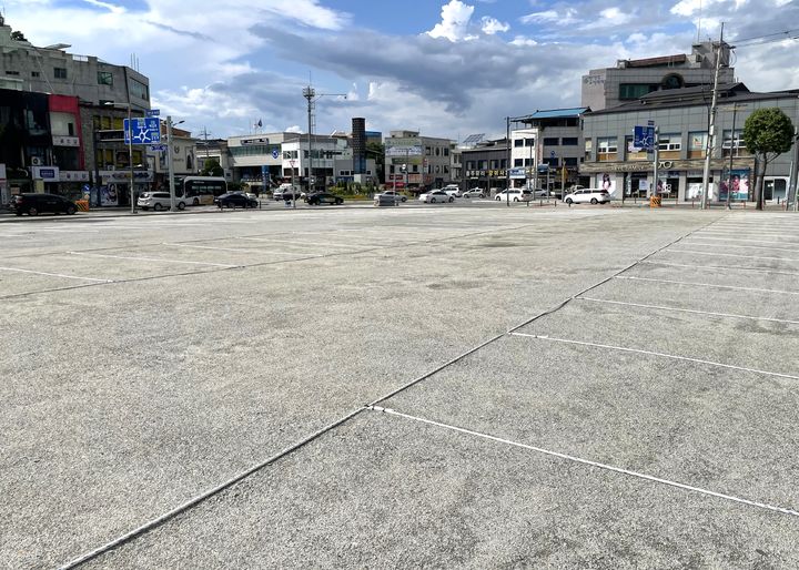 충주 어울림시장 터에 조성한 임시 주차장 *재판매 및 DB 금지