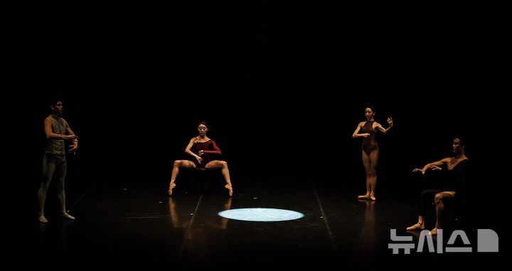 [서울=뉴시스]박슬기의 'Quartet of the soul(영혼의 사중주단)' 공연 장면. (사진=국립발레단 제공)