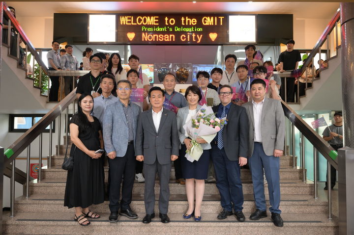 [논산=뉴시스] 몽골-독일자원기술대학교(GMIT) 대표단이 논산시청을 방문해 지역 대학 및 시와의 교육 교류 협력 방안을 논의했다. (사진=논산시 제공) 2025.08.20. photo@newsis.com *재판매 및 DB 금지