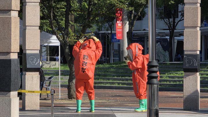 [대구=뉴시스] 대구지방환경청은 APEC 정상회의가 개최되는 경주에서 화학테러로 인한 유해화학물질 누출 등 복합사고 상황을 가정한 '2025 을지연습 실제훈련'을 실시했다. (사진=대구지방환경청 제공) 2025.08.20. photo@newsis.com *재판매 및 DB 금지