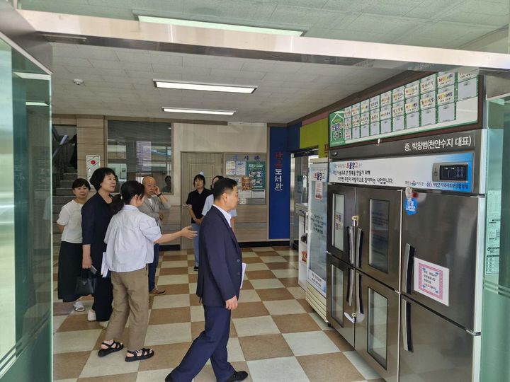 [거창=뉴시스] 거창군 가조면 공유냉장고 (사진=거창군 제공) 2025. 08. 20. photo@newsis.com *재판매 및 DB 금지