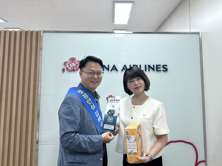 [부산=뉴시스] 한국공항공사 김해공항은 지난 19일 국제선 청사에서 공항 내 청렴문화 확산을 위한 '클린에어포트' 행사를 개최했다. (사진=한국공항공사 제공) 2025.08.20. photo@newsis.com *재판매 및 DB 금지