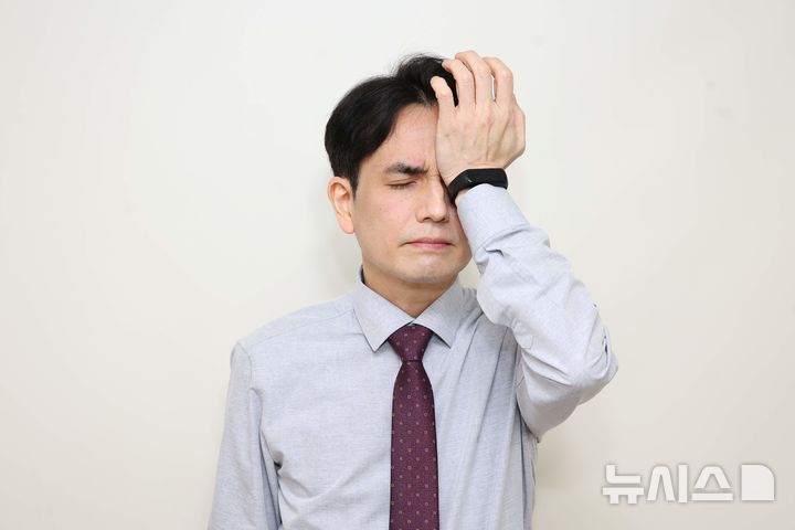 [서울=뉴시스] 야외활동이 많은 시기 눈과 눈 주변 부위에 타박상을 입었다면 안과에 방문하여 눈 상태를 점검하는 것이 바람직하다. (사진= 김안과병원 제공)