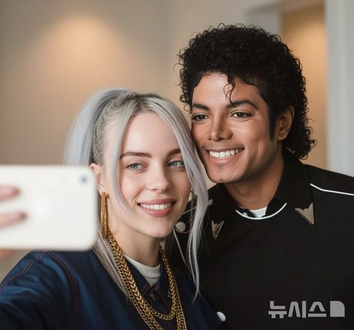 [서울=뉴시스] 인공지능(AI) 이미지 생성 모델 '나노 바나나'로 제작한 이미지. 팝스타 빌리 아일리시와 고(故) 마이클 잭슨이 함께 스마트폰 셀카를 찍는 모습을 연출했다. (사진=Lars_pragmata 엑스 캡처)