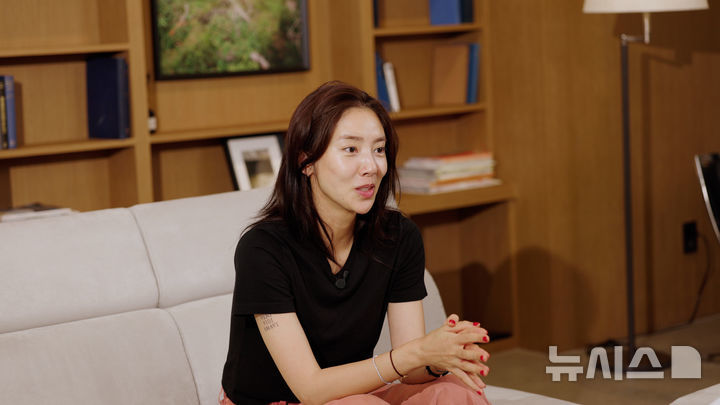 [서울=뉴시스] 배우 손담비가 지난 18일 서울 이태원의 한 스튜디오에서 뉴시스와 단독 인터뷰를 하고 있다. (사진=유튜브 채널 '담비손', 뉴시스 DB) 2025.08.20. photo@newsis.com *재판매 및 DB 금지