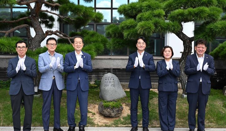 [울산=뉴시스] 박수지 기자 = 울산 남구(구청장 서동욱)가 개청 40주년을 맞아 남구의 지난 발자취와 미래 비전을 담은 ‘타임캡슐’을 봉인하며 새로운 도약을 다짐했다. (사진=남구 제공)2025.08.20. photo@newsis.com *재판매 및 DB 금지