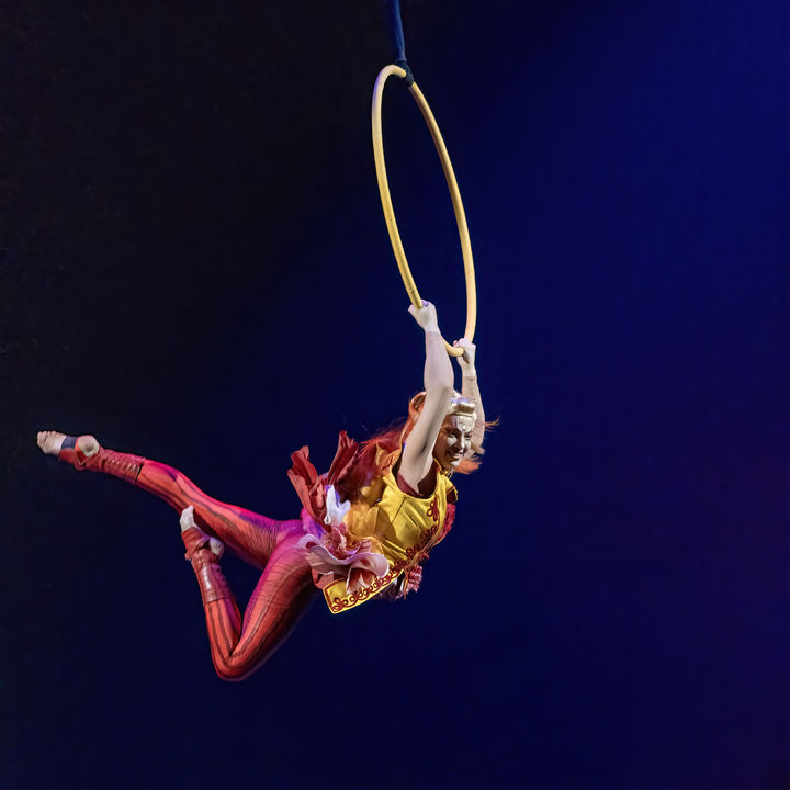 [부산=뉴시스] 쿠자 액트 '에어리얼 후프(Aerial Hoops)'. (사진=마스트인터내셔널 제공) 2025.08.20. photo@newsis.com *재판매 및 DB 금지