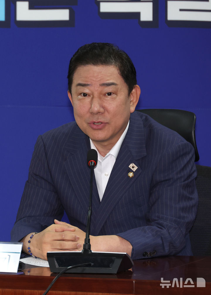 [서울=뉴시스] 김금보 기자 = 김병기 더불어민주당 원내대표가 20일 오전 서울 여의도 국회 의원회관에서 열린 '새정부 경제성장전략 당정협의회'에서 발언을 하고 있다. 2025.08.20. kgb@newsis.com