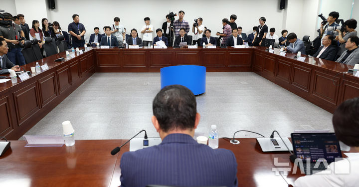 [서울=뉴시스] 김금보 기자 = 20일 오전 서울 여의도 국회 의원회관에서 '새정부 경제성장전략 당정협의회'가 열리고 있다. 2025.08.20. kgb@newsis.com