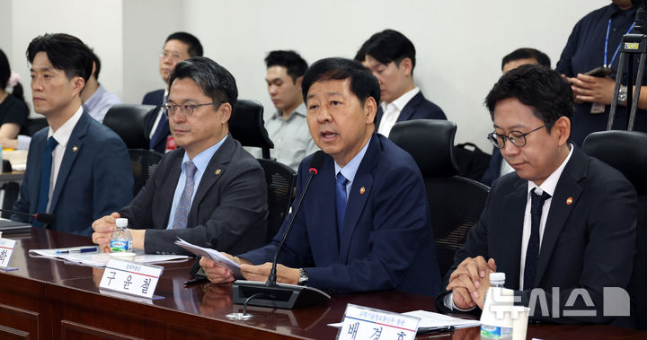 [서울=뉴시스] 김금보 기자 = 구윤철 부총리 겸 기획재정부 장관이 20일 오전 서울 여의도 국회 의원회관에서 열린 '새정부 경제성장전략 당정협의회'에서 발언을 하고 있다. 2025.08.20. kgb@newsis.com