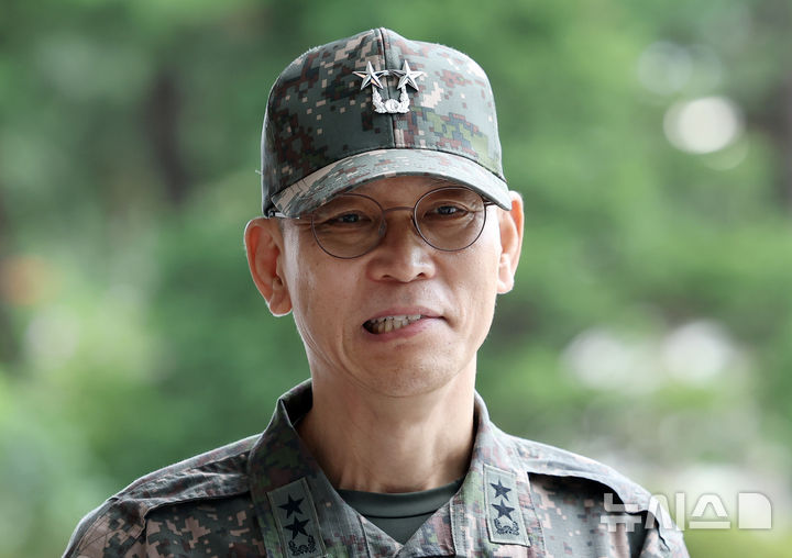 [서울=뉴시스] 조성우 기자 = 평양 무인기 침투 관여 의혹을 받는 김용대 드론작전사령관이 20일 오전 서울 서초구 서울고등검찰청에 마련된 내란특검 사무실에 피의자 신분으로 출석하고 있다. 2025.08.20. xconfind@newsis.com