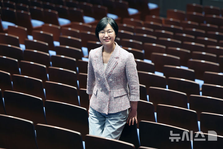 [서울=뉴시스] 박진희 기자 = 박선희 GS문화재단 대표가 지난 19일 서울 강남구 GS아트센터에서 인터뷰 하고 있다. 2025.08.25. pak7130@newsis.com